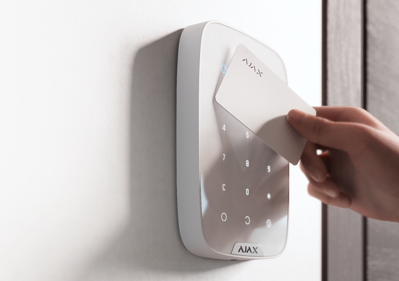 Mifare DESFire kort i hvid til Ajax Keypad Plus